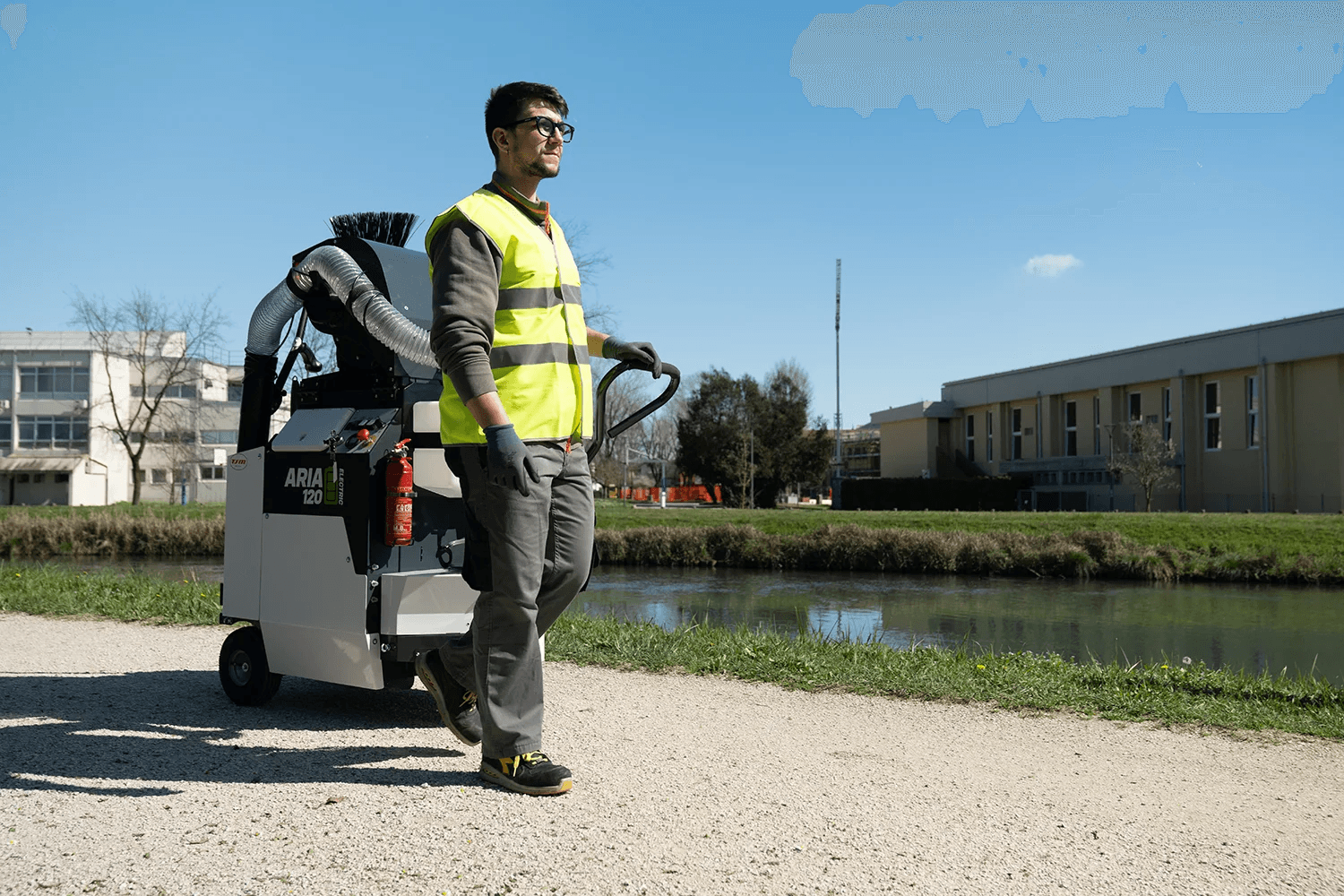 Aria 120 in gebruik langs kanaal